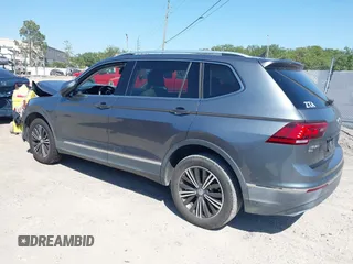 2018 Volkswagen Tiguan SEL z VIN 3VV3B7AXXJM205725, wystawiony jako IAAI lot #42285557 z przebiegiem 83 644 mil mil oraz . Historia ofert i sprzedaży dostępna na DreamBid. Obrazek 3.