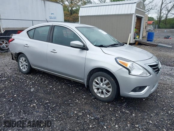 2017 Nissan Versa S Plus z VIN 3N1CN7AP0HL870285, wystawiony jako IAAI lot #41973511 z przebiegiem 141 166 mil mil oraz . Historia ofert i sprzedaży dostępna na DreamBid. Obrazek 1.