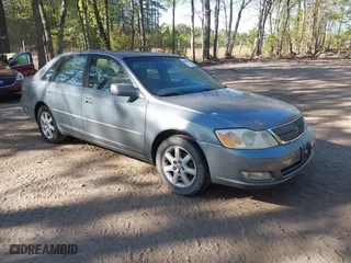 2002 Toyota Avalon XL with VIN 4T1BF28B42U257954, listed as a IAAI auction lot 42050833 with 367,984 mi miles. Bid and sale history available at carsss.com. Image 1.