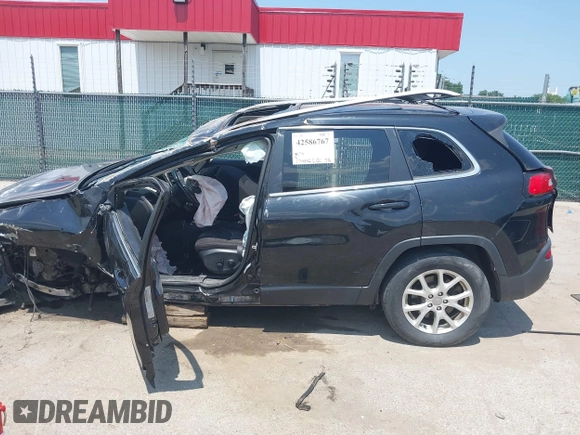 2017 Jeep Cherokee Latitude z VIN 1C4PJMCS1HW622700, wystawiony jako IAAI lot #42586767 z przebiegiem 174 832 mil mil oraz . Historia ofert i sprzedaży dostępna na DreamBid. Obrazek 17.