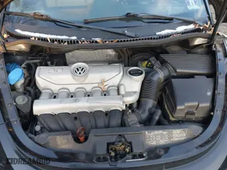 2010 Volkswagen New Beetle Coupe with VIN 3VWRG3AG9AM013681, listed as a IAAI auction lot 41177108 with 104,139 mi miles. Bid and sale history available at carsss.com. Image 10.