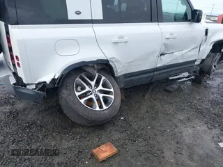 2020 Land Rover Defender HSE z VIN SALE9EEUXL2025865, wystawiony jako IAAI lot #41188195 z przebiegiem 29 756 mil mil oraz . Historia ofert i sprzedaży dostępna na DreamBid. Obrazek 6.