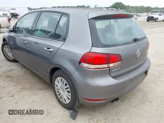 2011 Volkswagen Golf z VIN WVWDA9AJ8BW009300, wystawiony jako IAAI lot #42480823 z przebiegiem 108 645 mil mil oraz . Historia ofert i sprzedaży dostępna na DreamBid. Obrazek 3.