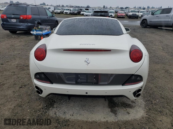 2012 Ferrari California z VIN ZFF65TJA9C0186664, wystawiony jako Copart lot #43286695 z przebiegiem Nie podano mil oraz Szkoda całkowita • Salvage title. Historia ofert i sprzedaży dostępna na DreamBid. Obrazek 6.