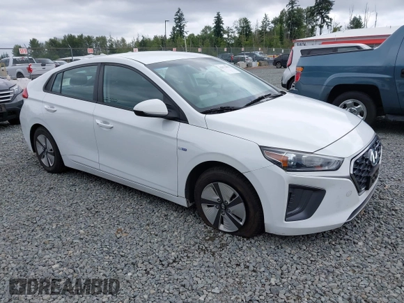 2020 Hyundai Ioniq Blue z VIN KMHC65LC0LU233688, wystawiony jako IAAI lot #42573852 z przebiegiem 61 293 mil mil oraz . Historia ofert i sprzedaży dostępna na DreamBid. Obrazek 1.