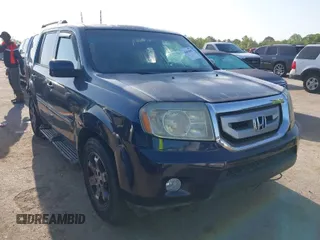 2011 Honda Pilot Touring with VIN 5FNYF4H92BB090056, listed as a IAAI auction lot 42010682 with 201,640 mi miles. Bid and sale history available at carsss.com. Image 1.