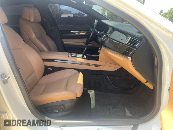 2010 BMW 7 Series 750Li z VIN WBAKB8C58ACY64395, wystawiony jako Copart lot #81823294 z przebiegiem 137 375 mil mil oraz Szkoda całkowita • Salvage title. Historia ofert i sprzedaży dostępna na DreamBid. Obrazek 5.
