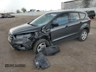 2019 Ford Escape S z VIN 1FMCU0F72KUB79591, wystawiony jako Copart lot #63619845 z przebiegiem Nie podano mil oraz Szkoda całkowita • Salvage title. Historia ofert i sprzedaży dostępna na DreamBid. Obrazek 1.