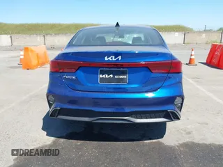 2022 Kia Forte LXS z VIN 3KPF24AD1NE454494, wystawiony jako IAAI lot #42077580 z przebiegiem 53 679 mil mil oraz . Historia ofert i sprzedaży dostępna na DreamBid. Obrazek 16.