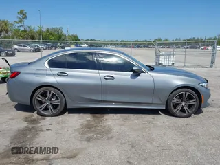 2024 BMW 3 Series 330i z VIN 3MW69FF01R8D92710, wystawiony jako IAAI lot #42320019 z przebiegiem 18 196 mil mil oraz . Historia ofert i sprzedaży dostępna na DreamBid. Obrazek 13.