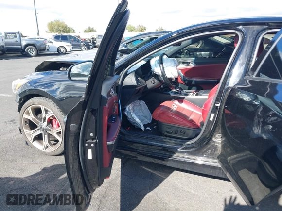 2018 Kia Stinger GT2 with VIN KNAE55LC9J6016753, listed as a IAAI auction lot 41408216 with 117,268 mi miles. Bid and sale history available at carsss.com. Image 5.