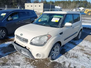 2013 Kia Soul ! with VIN KNDJT2A69D7774822, listed as a IAAI auction lot 41396153 with NaN miles. Bid and sale history available at carsss.com. Image 17.