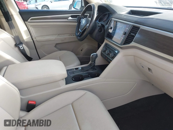 2018 Volkswagen Atlas SE with VIN 1V2DR2CA6JC526557, listed as a IAAI auction lot 41420788 with 135,149 mi miles and . Bid and sale history available at DreamBid. Image 5.