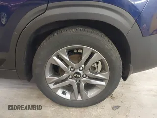 2021 Kia Seltos S z VIN KNDEUCAA6M7117095, wystawiony jako IAAI lot #41995149 z przebiegiem 31 757 mil mil oraz . Historia ofert i sprzedaży dostępna na DreamBid. Obrazek 12.