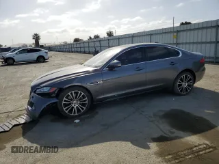 2016 Jaguar XF 35t Prestige with VIN SAJBE4BV8GCY13204, listed as a Copart auction lot 54402355 with 59,030 mi miles and Salvage Title. Bid and sale history available at carsss.com. Image 1.