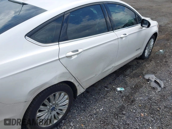 2014 Ford Fusion SE Hybrid z VIN 3FA6P0LU3ER391680, wystawiony jako IAAI lot #42643934 z przebiegiem 102 578 mil mil oraz . Historia ofert i sprzedaży dostępna na DreamBid. Obrazek 6.
