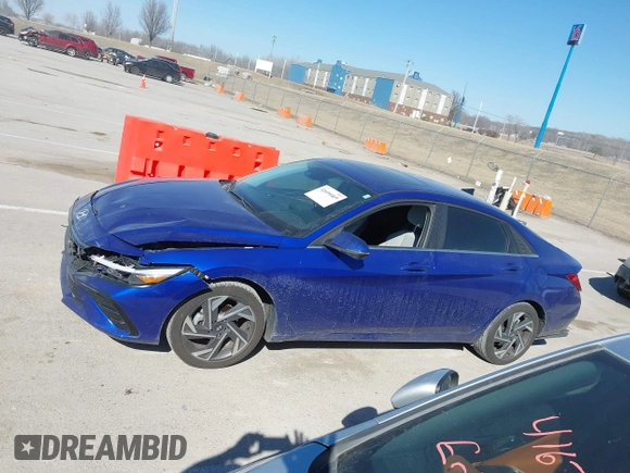 2024 Hyundai Elantra Limited z VIN KMHLP4DG1RU707164, wystawiony jako IAAI lot #41694469 z przebiegiem 11 298 mil mil oraz . Historia ofert i sprzedaży dostępna na DreamBid. Obrazek 14.