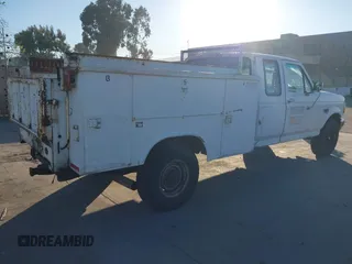 1997 Ford F-250 with VIN 1FTHX25F6VEB42547, listed as a IAAI auction lot 41883987 with 306,882 mi miles and . Bid and sale history available at DreamBid. Image 4.