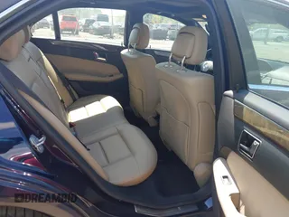2010 Mercedes-Benz E 350 Luxury z VIN WDDHF8HB7AA114536, wystawiony jako IAAI lot #42237304 z przebiegiem 117 125 mil mil oraz . Historia ofert i sprzedaży dostępna na DreamBid. Obrazek 8.