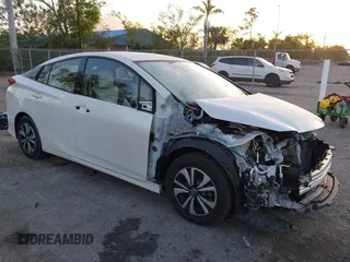 2017 Toyota Prius Plus z VIN JTDKARFP7H3063573, wystawiony jako IAAI lot #41961217 z przebiegiem 123 333 mil mil oraz . Historia ofert i sprzedaży dostępna na DreamBid. Obrazek 1.