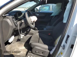 2024 Volvo XC40 Plus z VIN YV4ER3XL3R2240719, wystawiony jako Copart lot #43649755 z przebiegiem 1 281 mil mil oraz Szkoda całkowita • Salvage title. Historia ofert i sprzedaży dostępna na DreamBid. Obrazek 7.