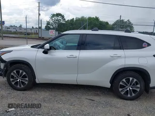 2021 Toyota Highlander XLE with VIN 5TDHZRBH9MS551417, listed as a IAAI auction lot 42751622 with 60,295 mi miles and . Bid and sale history available at DreamBid. Image 15.