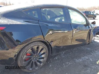 2023 Tesla Model Y Performance z VIN 7SAYGDEF0PF715703, wystawiony jako IAAI lot #41869780 z przebiegiem 32 220 mil mil oraz . Historia ofert i sprzedaży dostępna na DreamBid. Obrazek 21.