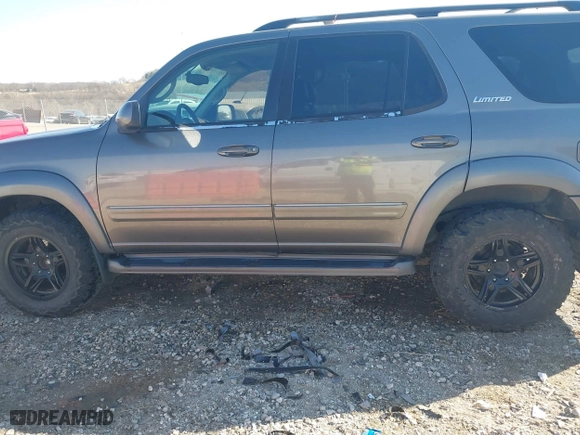 2004 Toyota Sequoia Limited with VIN 5TDZT38A84S214590, listed as a IAAI auction lot 41432564 with 292,899 mi miles. Bid and sale history available at carsss.com. Image 15.
