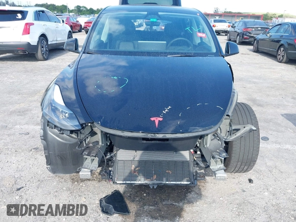 2024 Tesla Model Y Long Range z VIN 7SAYGDEE9RA293261, wystawiony jako IAAI lot #42118735 z przebiegiem 11 454 mil mil oraz . Historia ofert i sprzedaży dostępna na DreamBid. Obrazek 6.