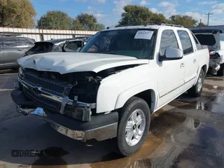 2005 Chevrolet Avalanche LS z VIN 3GNEC12Z45G252651, wystawiony jako IAAI lot #40645577 z przebiegiem 226 059 mil mil oraz . Historia ofert i sprzedaży dostępna na DreamBid. Obrazek 19.
