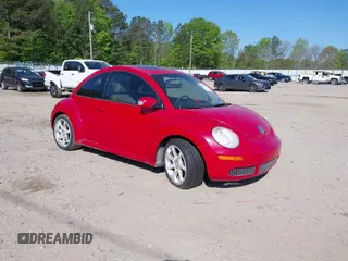2006 Volkswagen New Beetle Coupe with VIN 3VWRW31C86M414081, listed as a IAAI auction lot 42066750 with 185,904 mi miles. Bid and sale history available at carsss.com. Image 1.