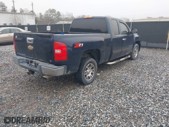 2007 Chevrolet Silverado 1500 LT w/1LT with VIN 2GCEC19C971650265, listed as a IAAI auction lot 41572601 with 240,251 mi miles. Bid and sale history available at carsss.com. Image 4.