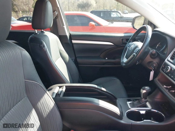 2016 Toyota Highlander LE Plus with VIN 5TDZKRFH4GS134343, listed as a IAAI auction lot 41698838 with 149,189 mi miles. Bid and sale history available at carsss.com. Image 5.