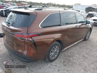 2022 Toyota Sienna XLE with VIN 5TDJRKEC4NS094526, listed as a IAAI auction lot 41399573 with 107,026 mi miles. Bid and sale history available at carsss.com. Image 4.