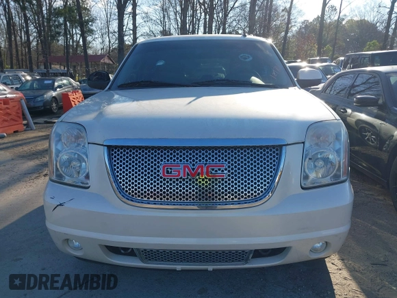 2013 GMC Yukon Denali with VIN 1GKS1EEF0DR121701, listed as a IAAI auction lot 41814818 with 137,177 mi miles. Bid and sale history available at carsss.com. Image 12.