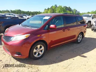 2011 Toyota Sienna LE AAS with VIN 5TDKK3DC5BS002349, listed as a IAAI auction lot 42058258 with 284,140 mi miles. Bid and sale history available at carsss.com. Image 2.