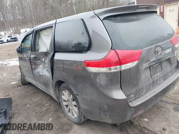 2014 Toyota Sienna L with VIN 5TDZK3DC9ES510214, listed as a IAAI auction lot 41721667 with 1 mi miles. Bid and sale history available at carsss.com. Image 3.