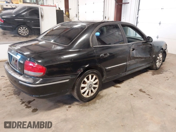 2003 Hyundai Sonata GLS with VIN KMHWF35H33A782779, listed as a IAAI auction lot 41702937 with 285,264 mi miles. Bid and sale history available at carsss.com. Image 4.