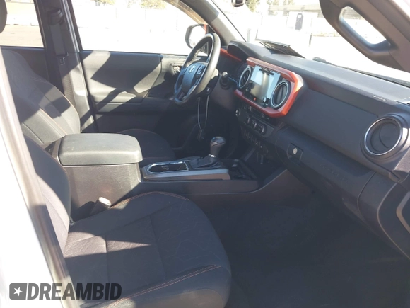 2016 Toyota Tacoma SR5 z VIN 3TMAZ5CN5GM014661, wystawiony jako IAAI lot #41337963 z przebiegiem 26 175 mil mil oraz . Historia ofert i sprzedaży dostępna na DreamBid. Obrazek 5.