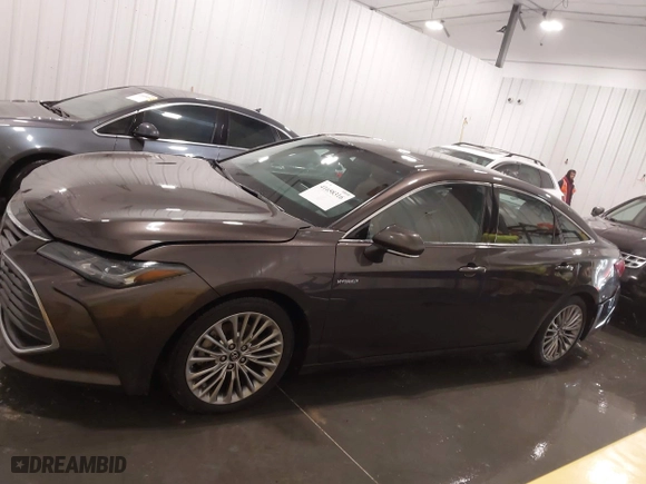 2019 Toyota Avalon Hybrid Limited with VIN 4T1B21FB3KU007114, listed as a IAAI auction lot 41658316 with 127,785 mi miles. Bid and sale history available at carsss.com. Image 14.
