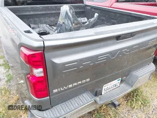 2019 Chevrolet Silverado 1500 LT with VIN 3GCPYDEK1KG242867, listed as a IAAI auction lot 41342133 with 119,442 mi miles. Bid and sale history available at carsss.com. Image 17.