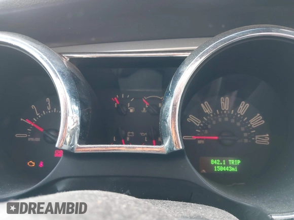 2005 Ford Mustang Deluxe with VIN 1ZVFT80N255238404, listed as a IAAI auction lot 41371727 with 150,443 mi miles. Bid and sale history available at carsss.com. Image 7.
