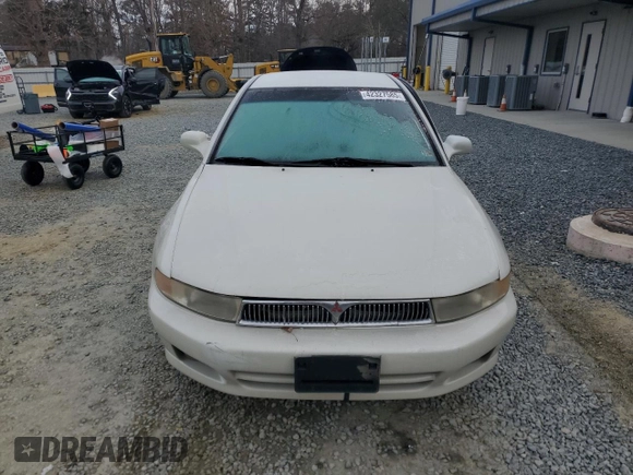 2001 Mitsubishi Galant ES z VIN 4A3AA46G31E134550, wystawiony jako Copart lot #42327585 z przebiegiem 183 942 mil mil oraz Szkoda całkowita • Salvage title. Historia ofert i sprzedaży dostępna na DreamBid. Obrazek 5.