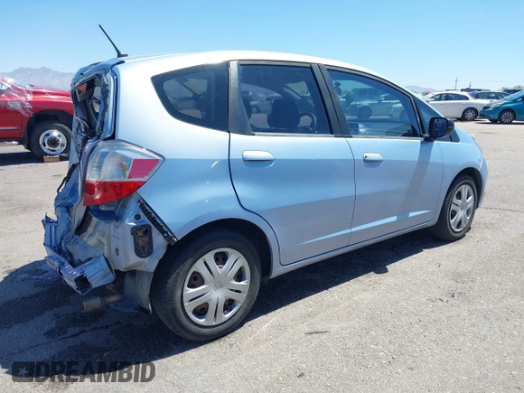 2009 Honda Fit z VIN JHMGE88259S037601, wystawiony jako IAAI lot #42428704 z przebiegiem 55 823 mil mil oraz . Historia ofert i sprzedaży dostępna na DreamBid. Obrazek 4.