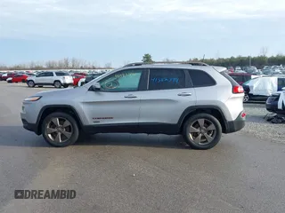 2017 Jeep Cherokee Latitude z VIN 1C4PJMCB0HW509286, wystawiony jako IAAI lot #41382394 z przebiegiem 96 562 mil mil oraz . Historia ofert i sprzedaży dostępna na DreamBid. Obrazek 14.