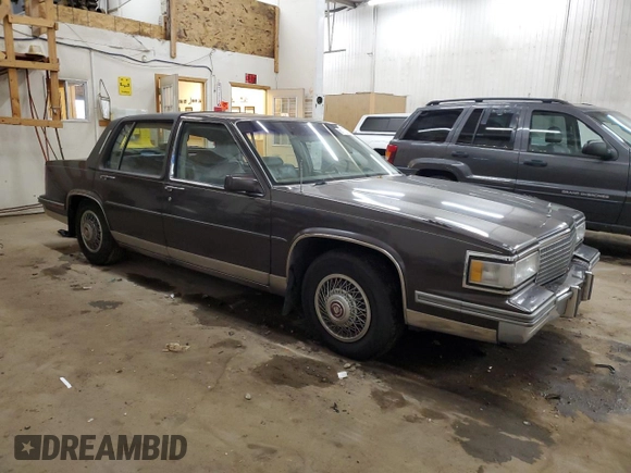 1988 Cadillac Fleetwood z VIN 1G6CB5152J4260475, wystawiony jako Copart lot #81801344 z przebiegiem 132 804 mil mil oraz Czysty tytuł • Clean title. Historia ofert i sprzedaży dostępna na DreamBid. Obrazek 4.