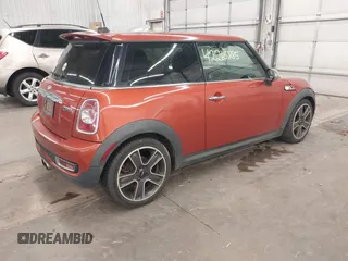 2013 MINI Hardtop S z VIN WMWSV3C56DT476032, wystawiony jako IAAI lot #42265885 z przebiegiem 120 188 mil mil oraz . Historia ofert i sprzedaży dostępna na DreamBid. Obrazek 4.
