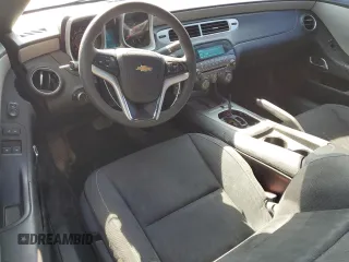 2013 Chevrolet Camaro LS z VIN 2G1FA1E36D9235765, wystawiony jako Copart lot #58519535 z przebiegiem 49 180 mil mil oraz Czysty tytuł • Clean title. Historia ofert i sprzedaży dostępna na DreamBid. Obrazek 8.