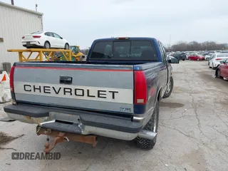 1998 Chevrolet Silverado 1500 with VIN 2GCEK19R2W1255365, listed as a IAAI auction lot 41939461 with 276,204 mi miles and . Bid and sale history available at DreamBid. Image 4.