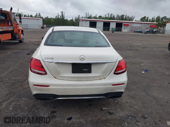2018 Mercedes-Benz E-Class E 300 with VIN WDDZF4JB2JA350535, listed as a IAAI auction lot 41615741 with 148,004 mi miles. Bid and sale history available at carsss.com. Image 16.